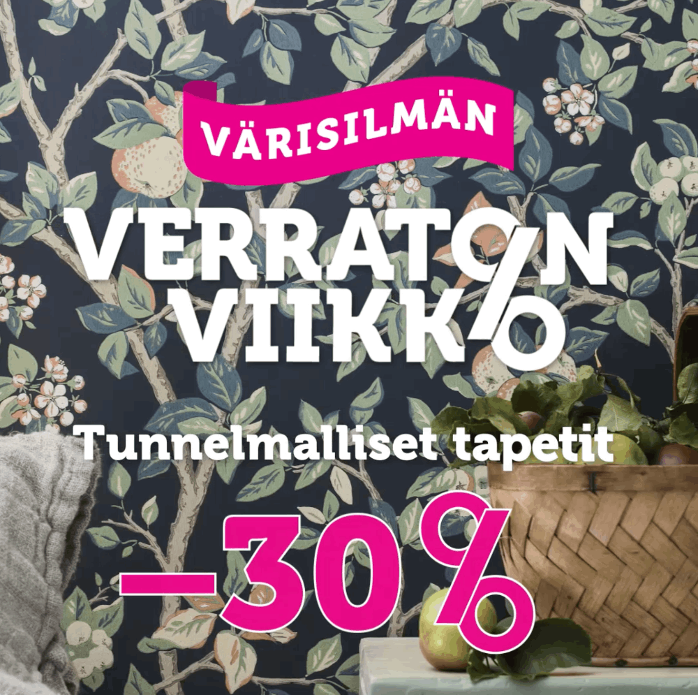 Kuva olohuoneesta, jossa seinällä akustiikkapaneeli.